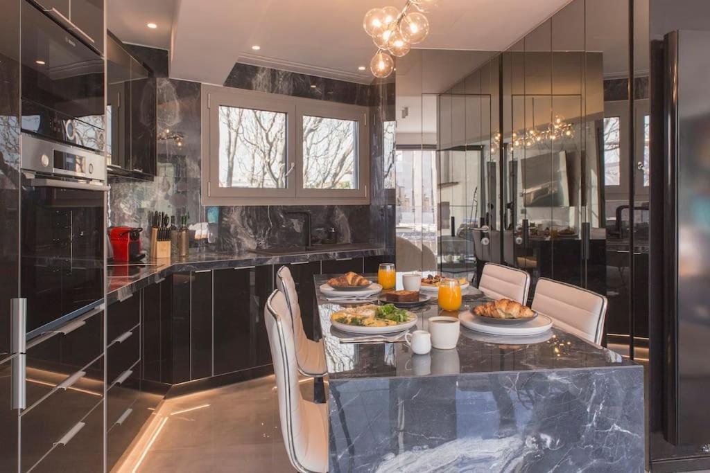 Luxury Acropolis View Apartment-Living Stone Black Pearl Атина Екстериор снимка