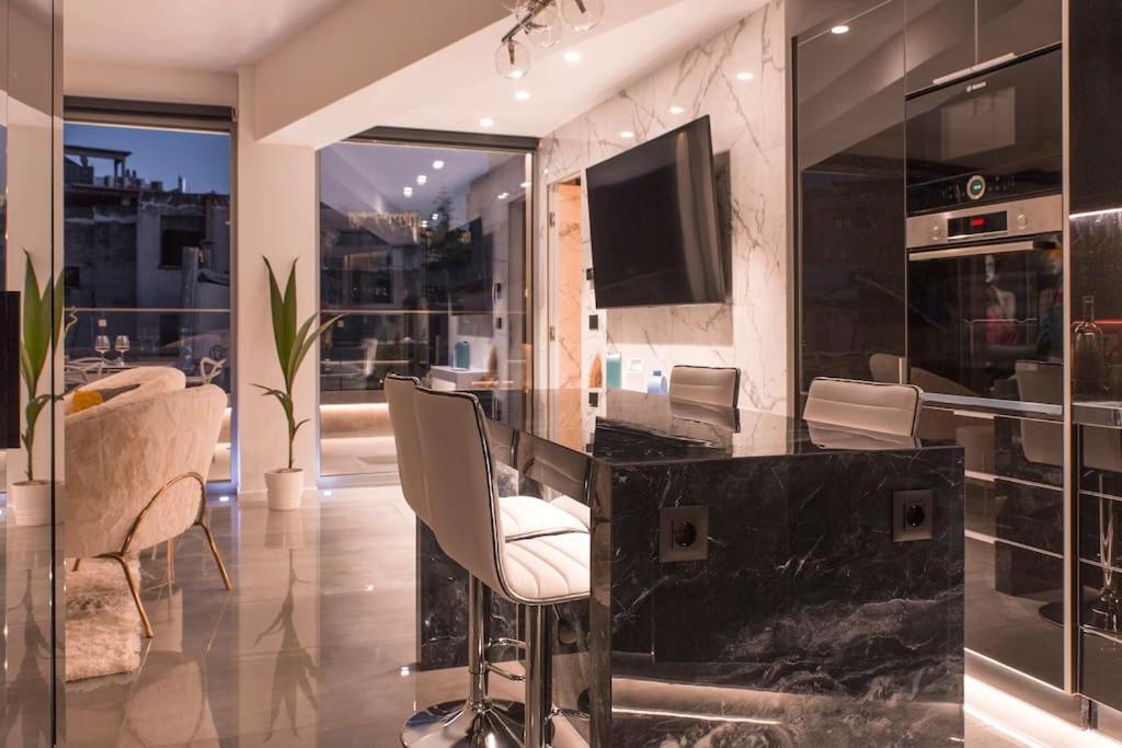 Luxury Acropolis View Apartment-Living Stone Black Pearl Атина Екстериор снимка
