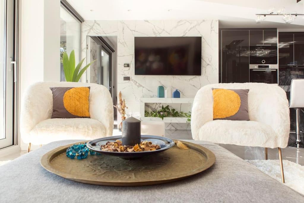 Luxury Acropolis View Apartment-Living Stone Black Pearl Атина Екстериор снимка